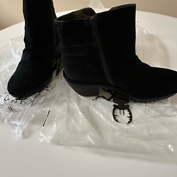 Fly London Black Suede Ankle Boots.  New without tags.  Size 39. - Picture 4 of 12